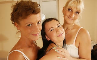 Three old and young lesbians have great recreation